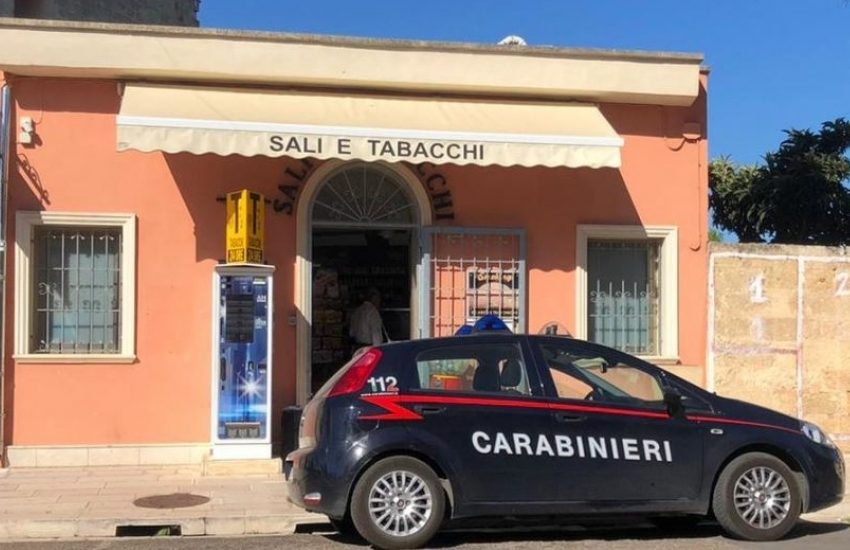 Rapina in tabaccheria. Armato di cacciavite si fa consegnare 7mila euro
