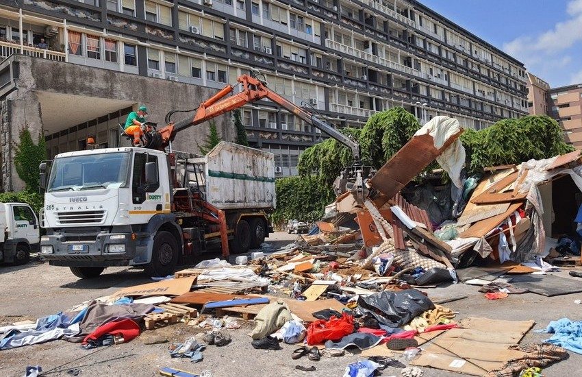 Sicurezza, liberata l’area privata di piazza Grenoble. Sindaco: “Atto dovuto, impegno mantenuto”