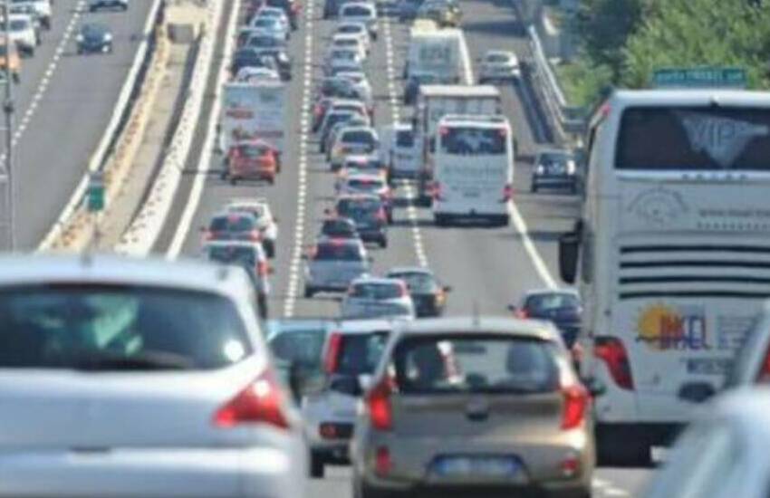Padova, primo weekend da bollino rosso in autostrada per i vacanzieri: ecco il divieto per i mezzi pesanti