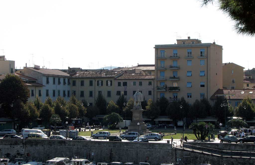 Cinque baracchine di piazza Garibaldi saranno animate da Associazioni del Terzo settore