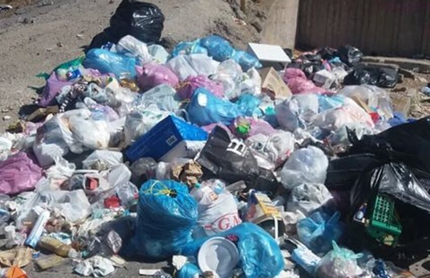 Librino, spazzatura lungo i viali principali, urge un intervento immediato