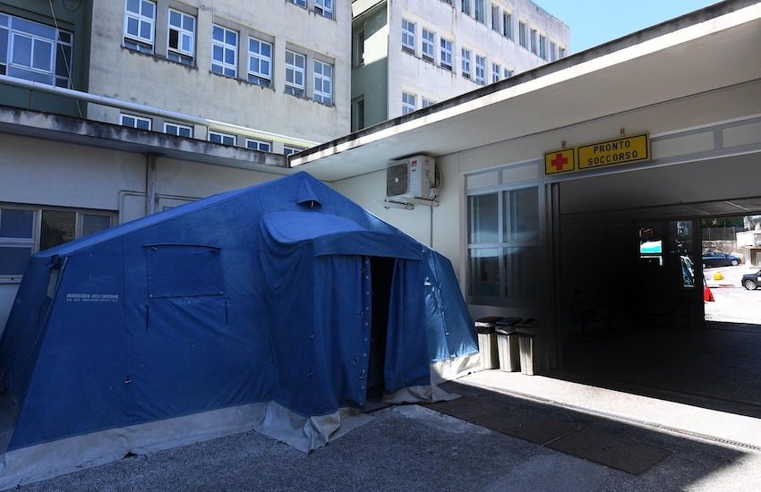 Covid Hospital in Campania, quattro indagati. L’inchiesta si allarga