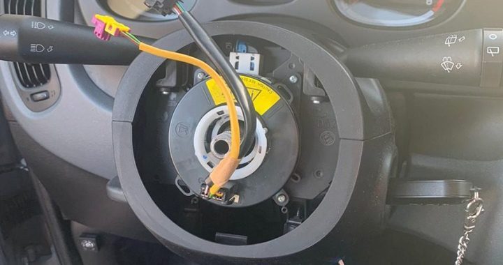 Va al mare e non trova il volante