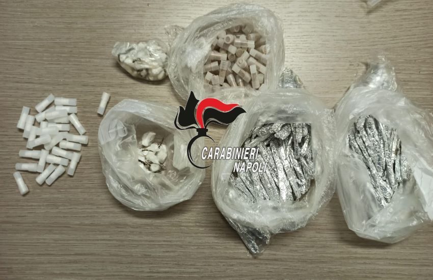 Braccato si nasconde nell’ascensore. Arrestato pusher 42enne. Più di 300 grammi di droga
