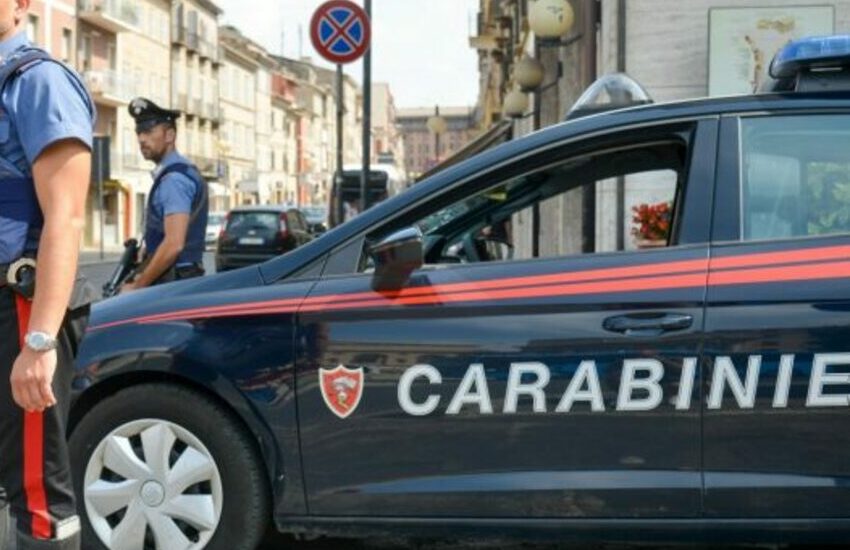 Padova, maldestro rapinatore si fa bloccare dalle vittime: arrestato