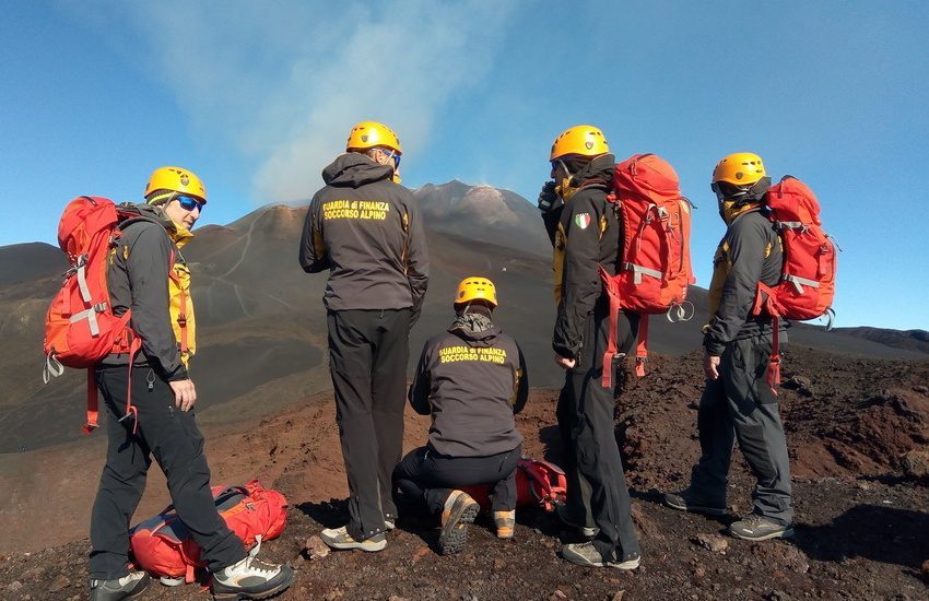 Guardia di finanza, catania, due escursionisti smarriti sull’Etna, salvati