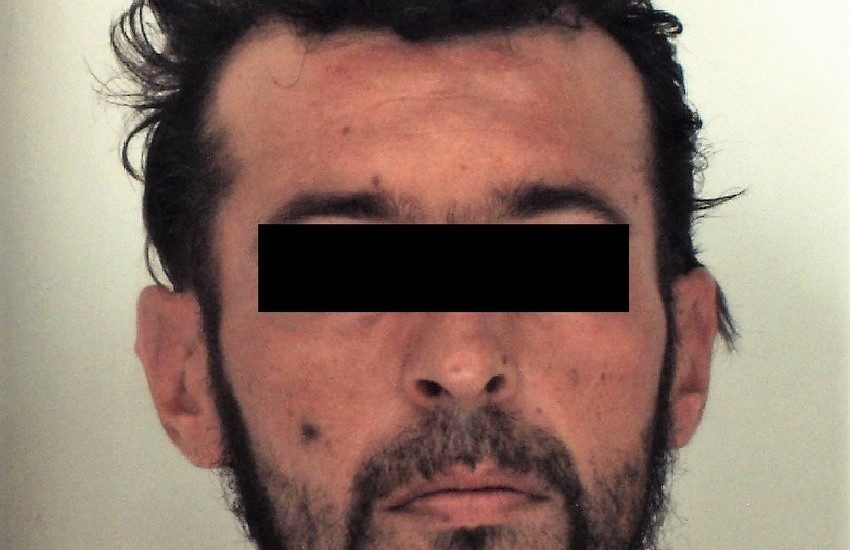 Catania, scassina la cassa automatica di una lavanderia in viale Libertà, preso