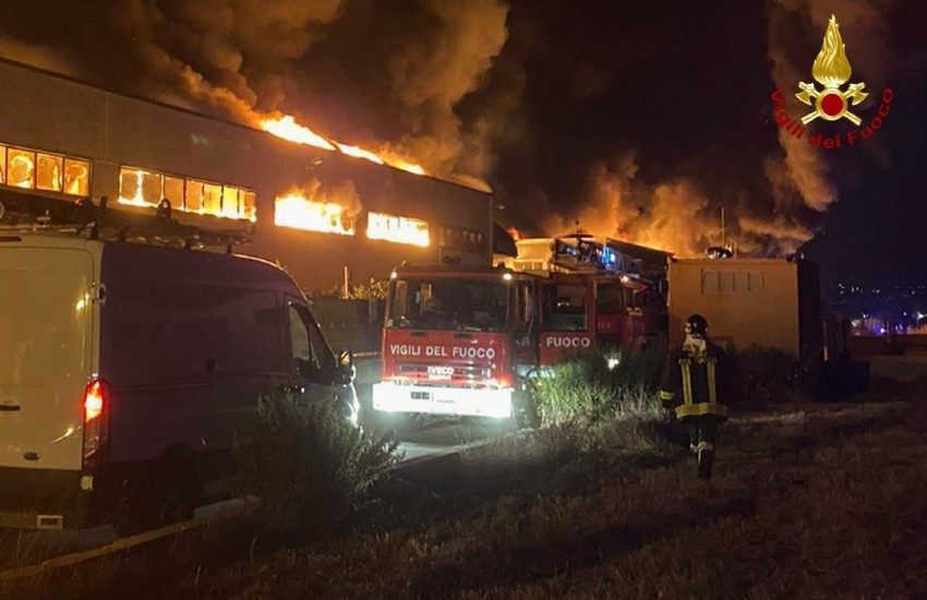 Incendio alla Loas di Aprilia, l’ordinanza del sindaco Terra