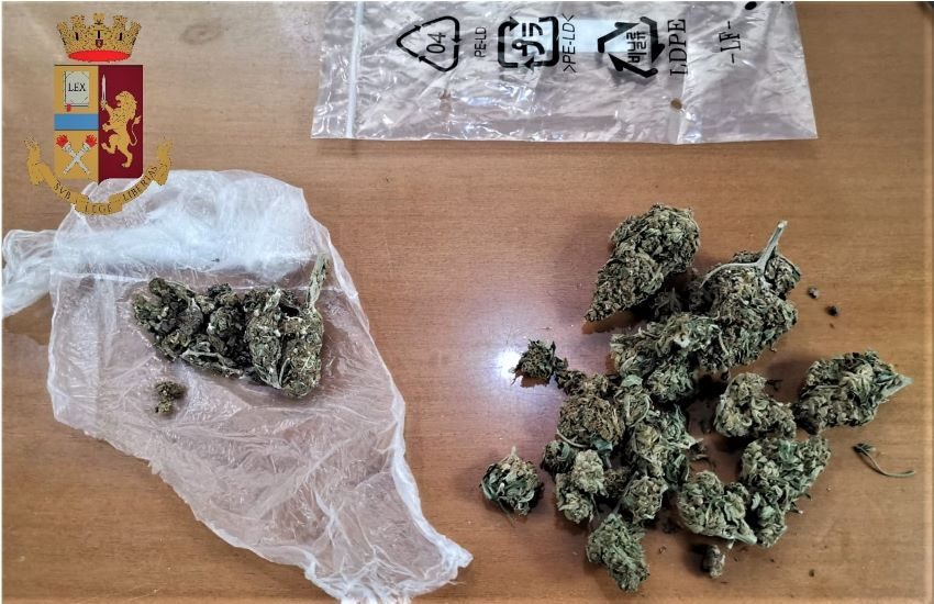 Messina, arrestato 34enne mentre vendeva marijuana