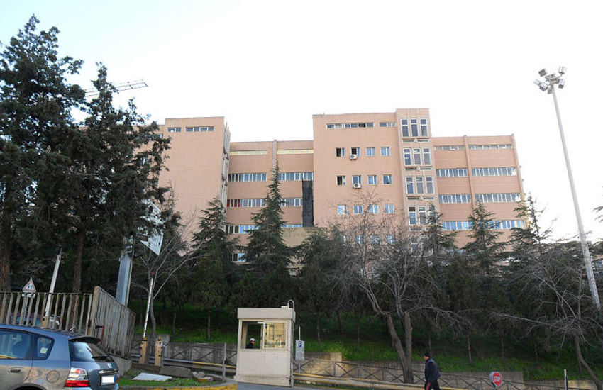 Reggio Calabria, l’ospedale sospende le visite ai degenti: “Troppi contagi”