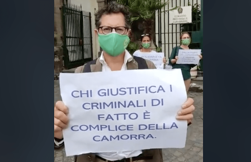 Flash mob di solidarietà al carabiniere, Borrelli: «Siamo contro le belve»