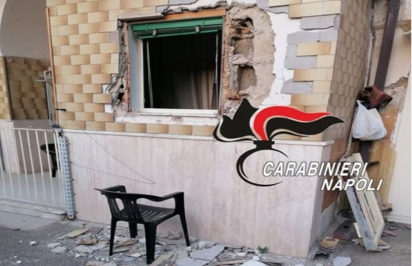 “Topi d’appartamento” arrestati dai Carabinieri. Uno dei 3 è rimasto incastrato in un cancello durante la fuga