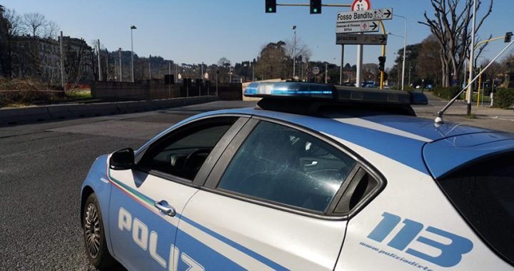 rapinano e picchiano coppia