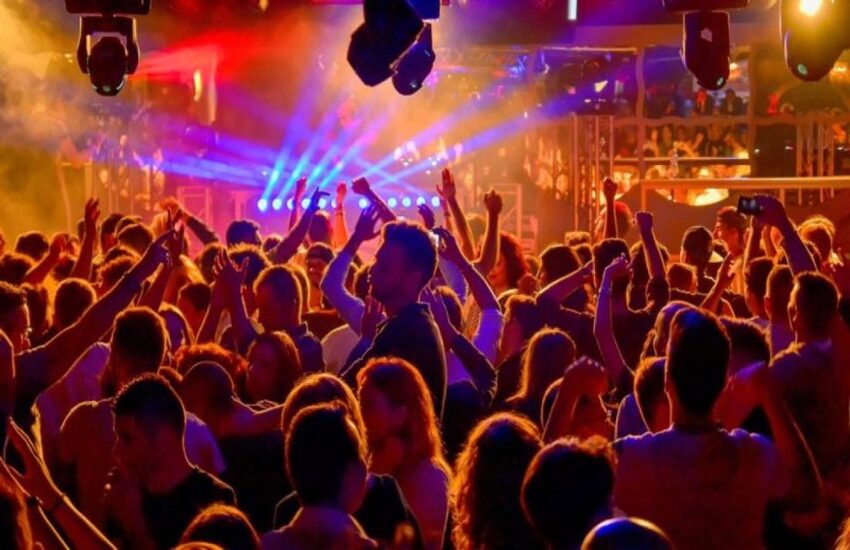 Reggio Calabria, sequestrata discoteca abusiva: ballavano in 200 in uno spazio ristretto