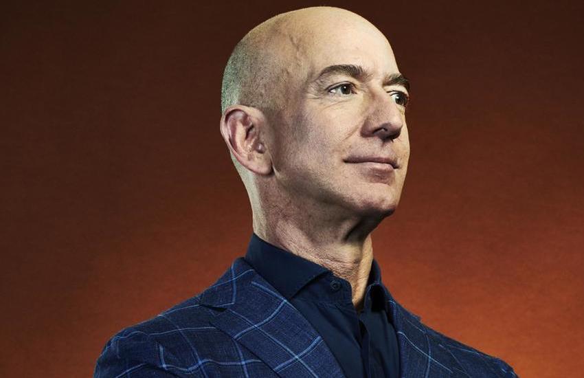 Amazon, record senza precedenti: Jeff Bezos vale oltre 200 miliardi di dollari