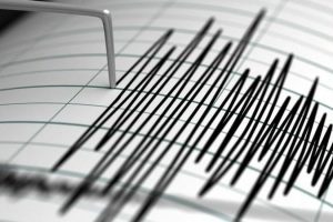 Campi Flegrei, nuova scossa di terremoto magnitudo 3.0 nella notte: sciame sismico in corso nell’area