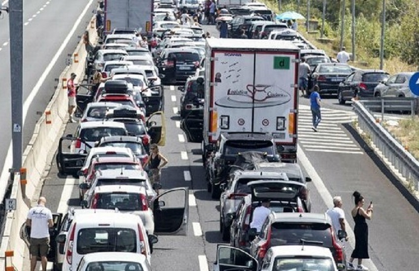 Genova lavori sulle autostrade: code su nodo ligure, 11 km in A10