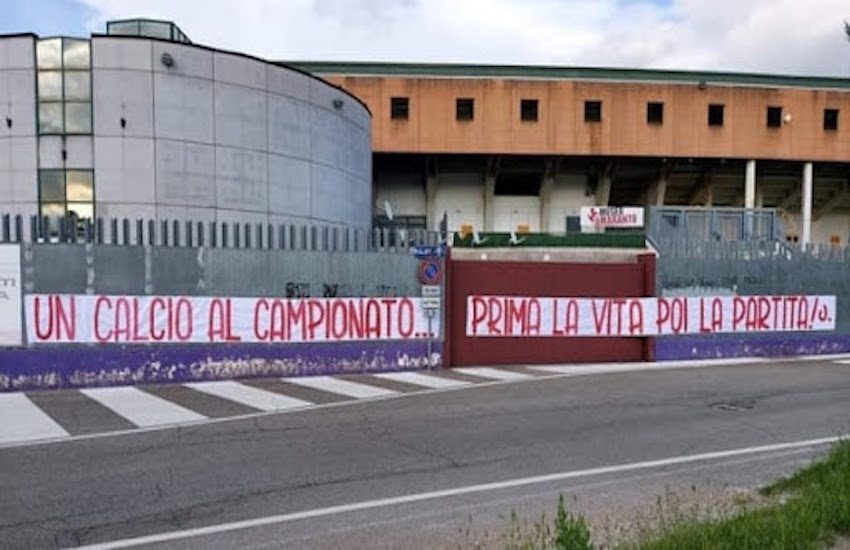 Calcio e Covid: in Francia slitta il campionato, a rischio anche la serie A?