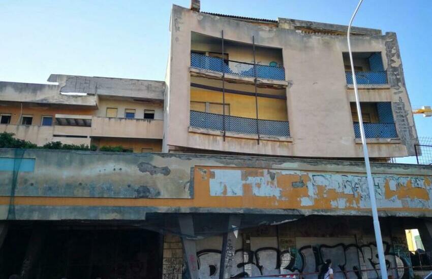 Palazzine via Bernini, l’appello del consigliere Cardello: “Basta con questo degrado”