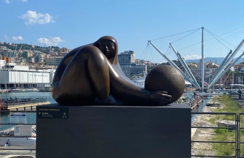 Deredia a Genova, le sculture: la sfera tra i due mondi