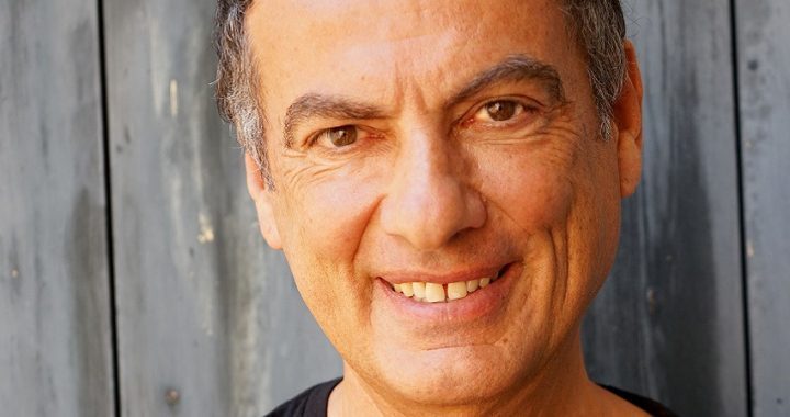 Il teatro dei sogni: non si dovrebbe essere mai come il mondo si aspetta (un romanzo)