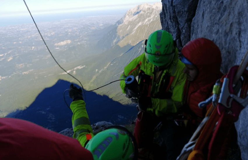 Corno Grande: alpinista salvato dopo un volo di 20 metri sul Paretone del Gran Sasso; altro alpinista soccorso in condizioni simili