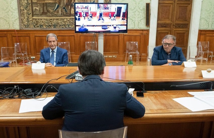 Migranti in Sicilia, diversità di vedute tra Conte e Musumeci