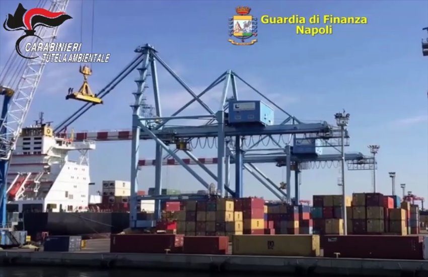 Area portuale di Napoli, oltre 10.000 pannelli fotovoltaici illegali pronti ad essere immessi sul mercato africano (VIDEO)