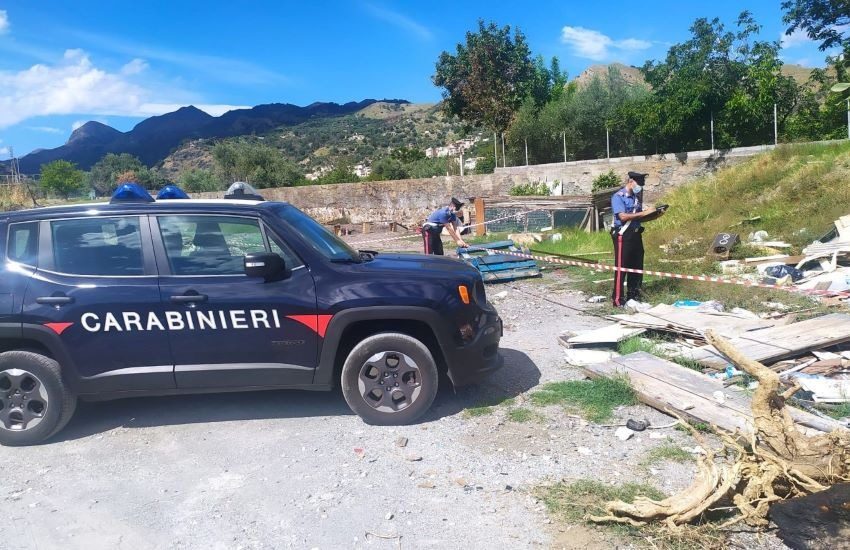Sequestrata discarica abusiva a Roccalumera: denunciati in 2 per abbandono di rifiuti speciali