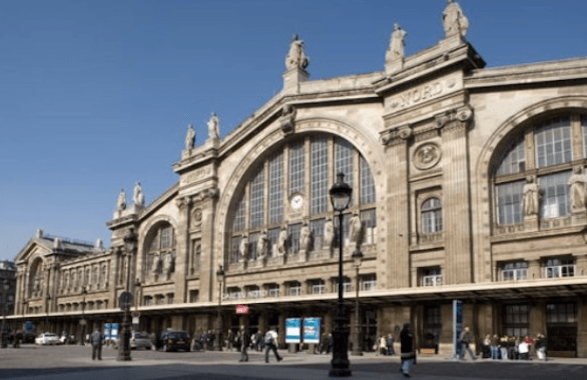 Allarme a Parigi, accoltellata una persona: è grave. E’ caccia all’uomo alla Gare du Nord