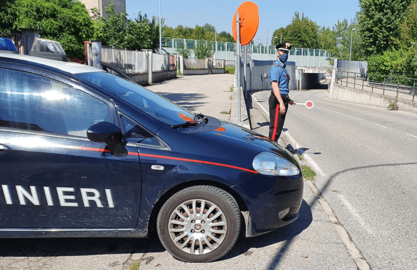 Ritira un pacco e lo nasconde, si trattava di una bomba