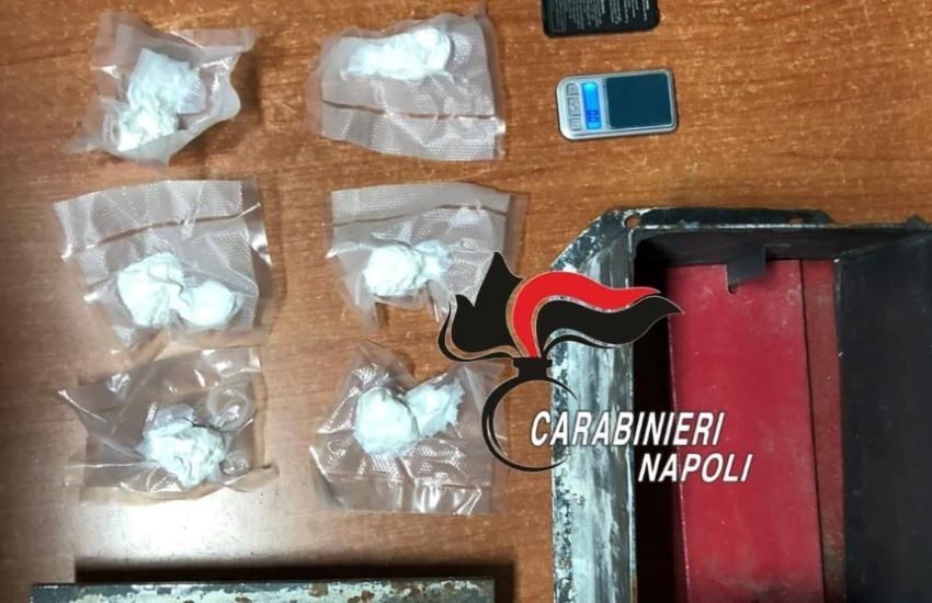 Carabinieri contro la microcriminalità. Sequestrata droga da un vano ascensore. Sanzionati “abusivi” fuori a un noto cimitero