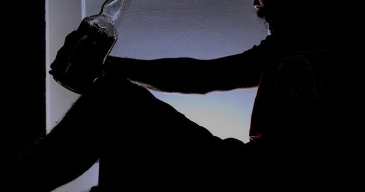 Furto, guida in stato di ebbrezza alcolica e resistenza a pubblico ufficiale: denunciato cittadino rumeno