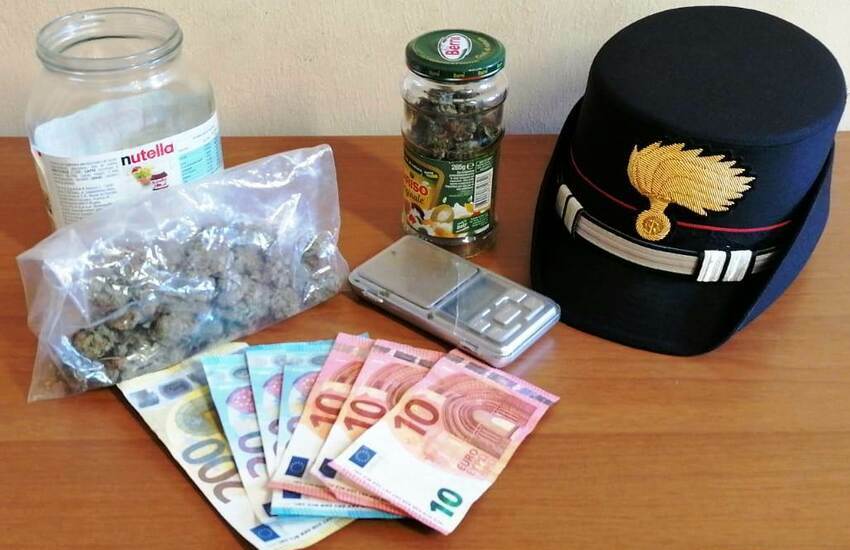 Catania, pusher inseguito e arrestato in via Due Obelischi