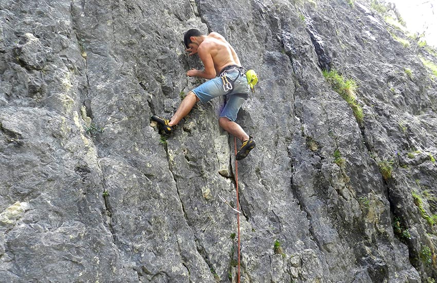 Muore escursionista di 29 anni, precipita dal monte Serra