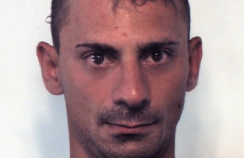 Catania, blitz dei “Lupi” nel quartiere di Nesima, sequestrate armi, droga e denaro. Un arresto