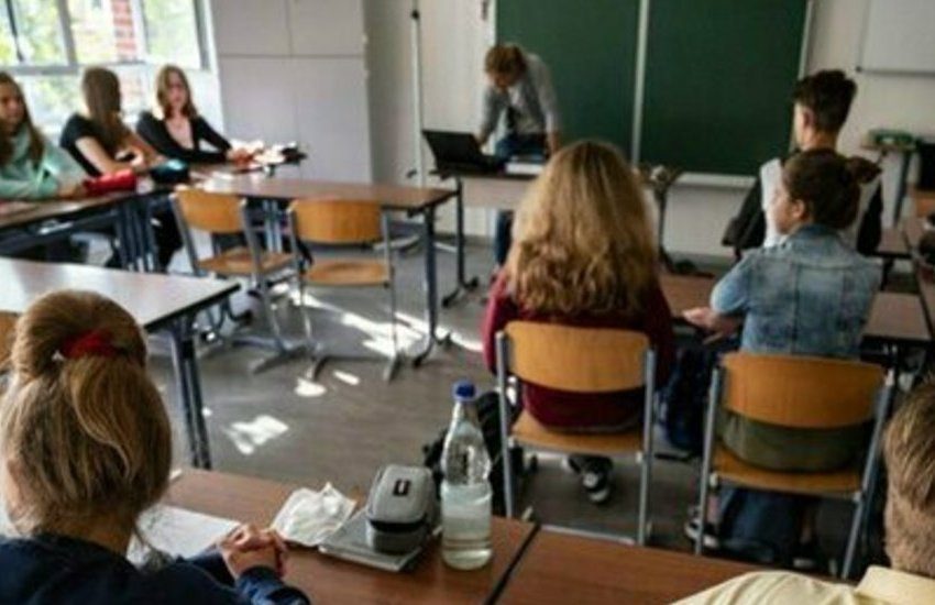 Scuole pugliesi, firmata l’ordinanza. Sarà didattica digitale integrata fino al 15 gennaio