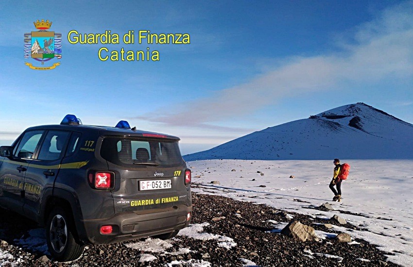 Nicolosi, il soccorso alpino della Guardia di Finanza denuncia 13 guide vulcanologiche e una alpina