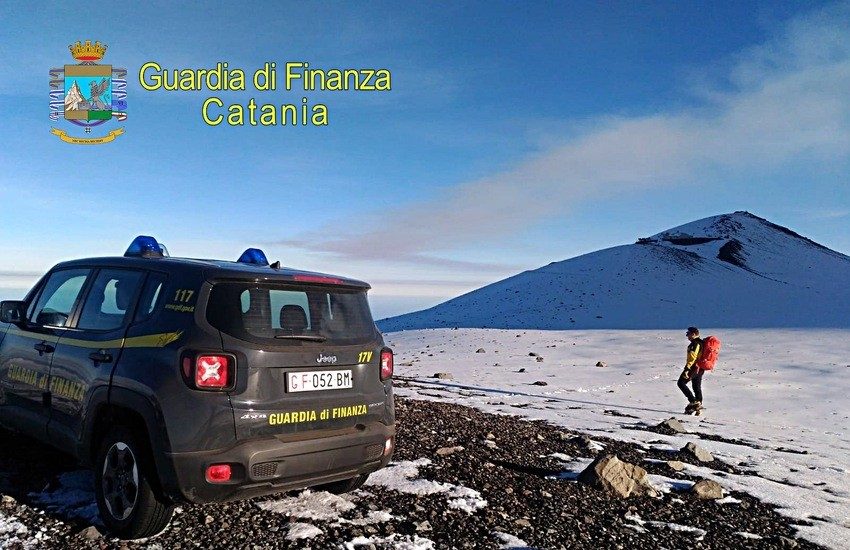 Nicolosi, il soccorso alpino della Guardia di Finanza denuncia 13 guide vulcanologiche e una alpina