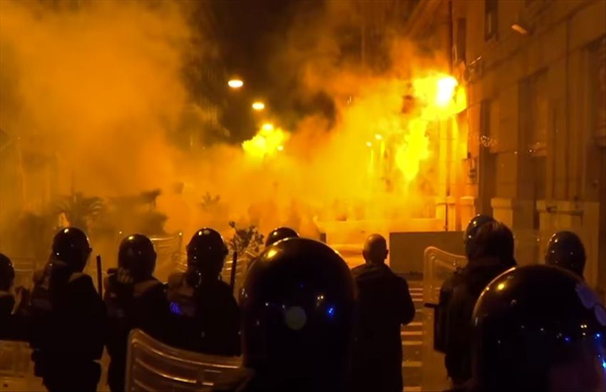 Notte violenta a Torino, per le proteste contro il decreto antiCovid