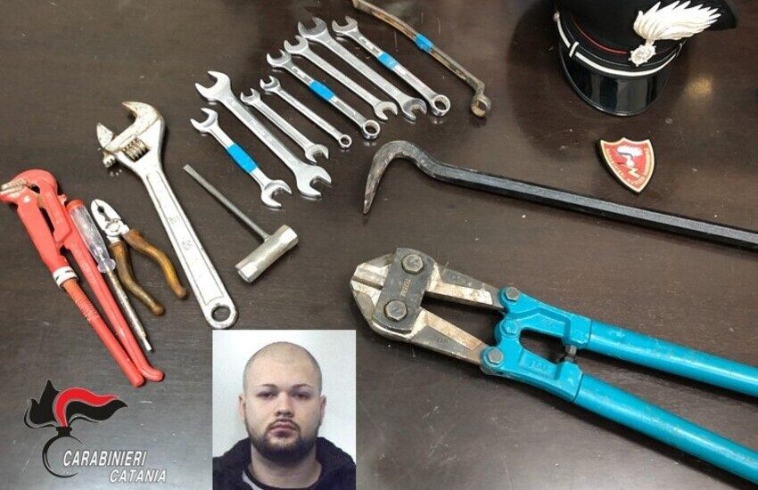 Paternò, evade dai domiciliari in cerca di un “lavoretto”. Arrestato