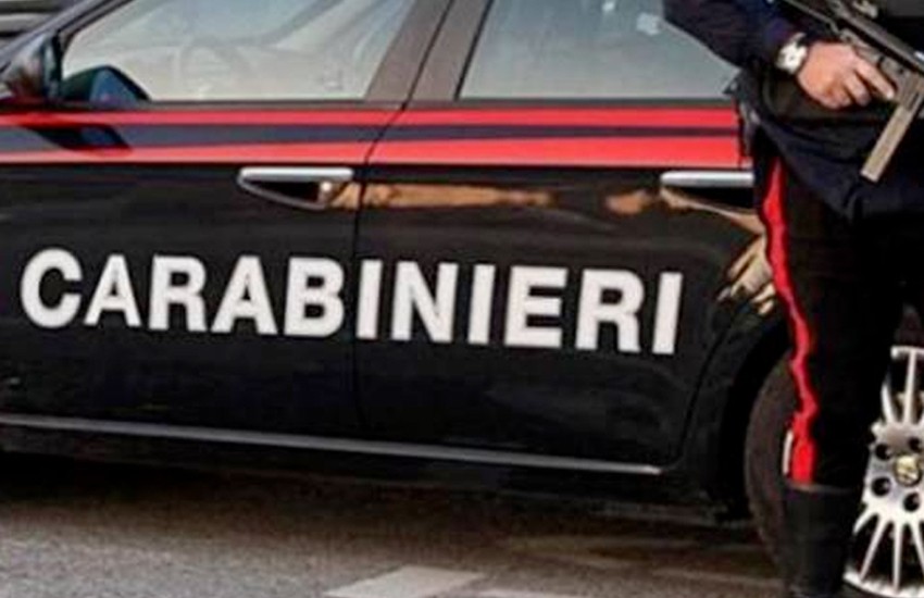 Una valigetta per lo spaccio: Carabinieri fermano un uomo di origini africane