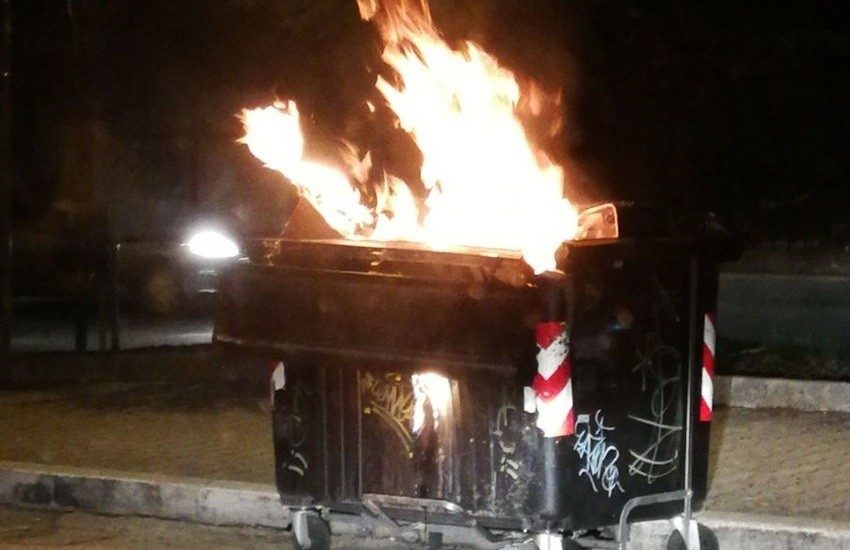 Catania, appiccava il fuoco a diversi cassonetti in via Plebiscito e in via Garibaldi