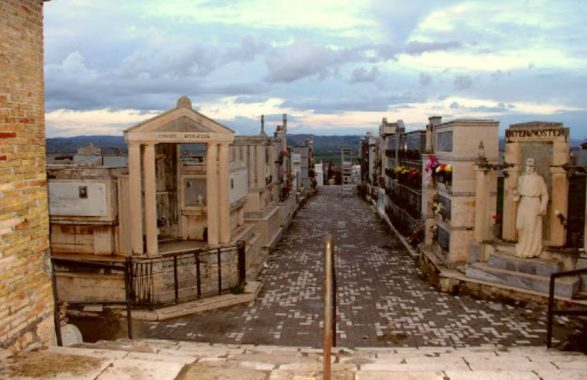 Interno cimitero monumentale