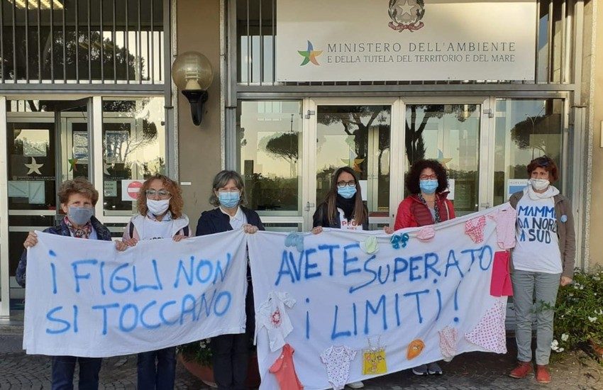 PFAS: oggi prima udienza. Presenti le Mamme No Pfas, invitate il 29 ottobre al tavolo tecnico a Roma
