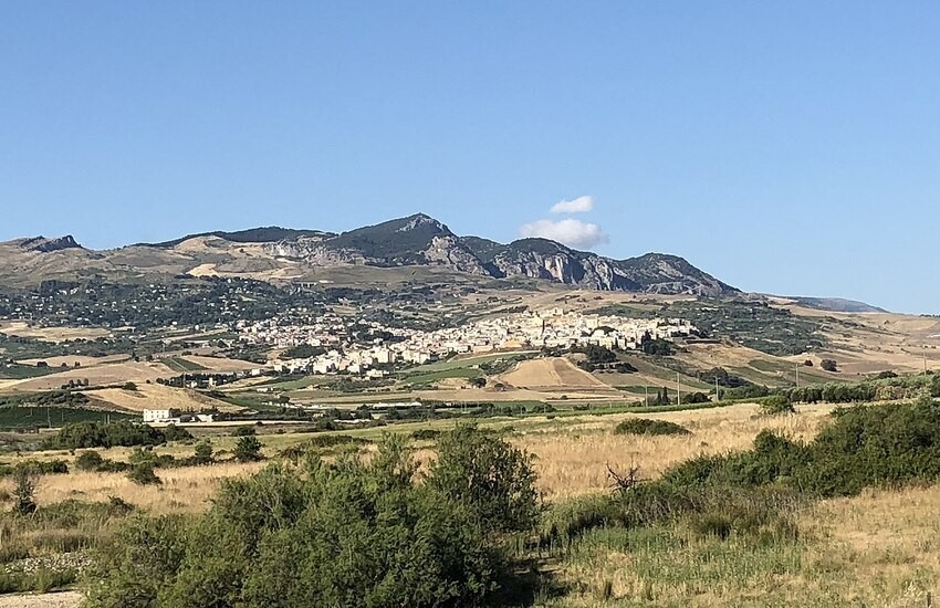 Covid, Sambuca di Sicilia dichiarata “zona rossa”, La Prefettura cintura il paese