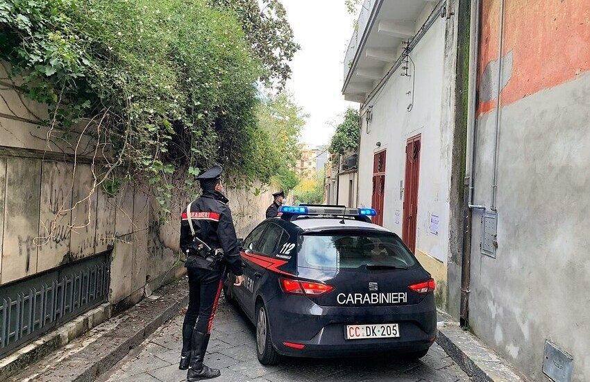 Giarre, ladro Spider-Man finisce in manette: stava “ripulendo” un’abitazione di via Teocrito. Arrestato anche il palo