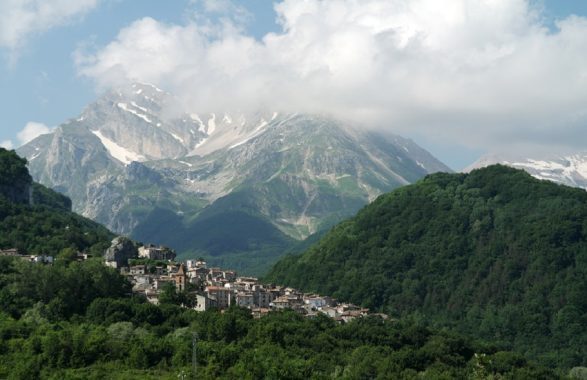 Gran Sasso, gravi due alpinisti dopo un volo di 100 metri