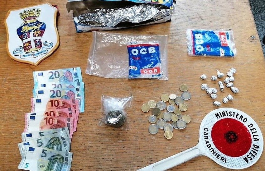 Palagonia, occultava in auto l’erba da spacciare, arrestato 19enne del posto