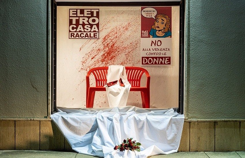 Giornata mondiale contro la Violenza sulle donne, installazione artistica a Racale